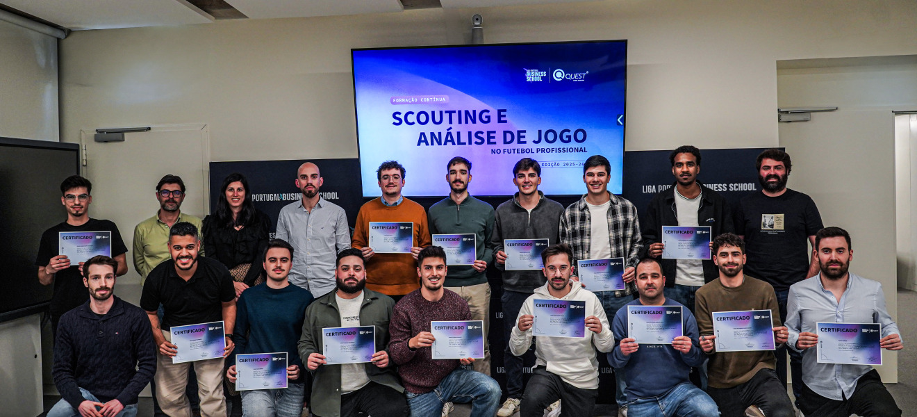 Certificados entregues aos alunos do Curso de Scouting e Análise de Jogo no Futebol Profissional