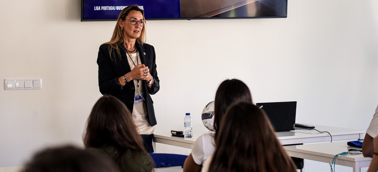 Alunos da Universidade da Maia reforçam conhecimento sobre o Futebol Profissional