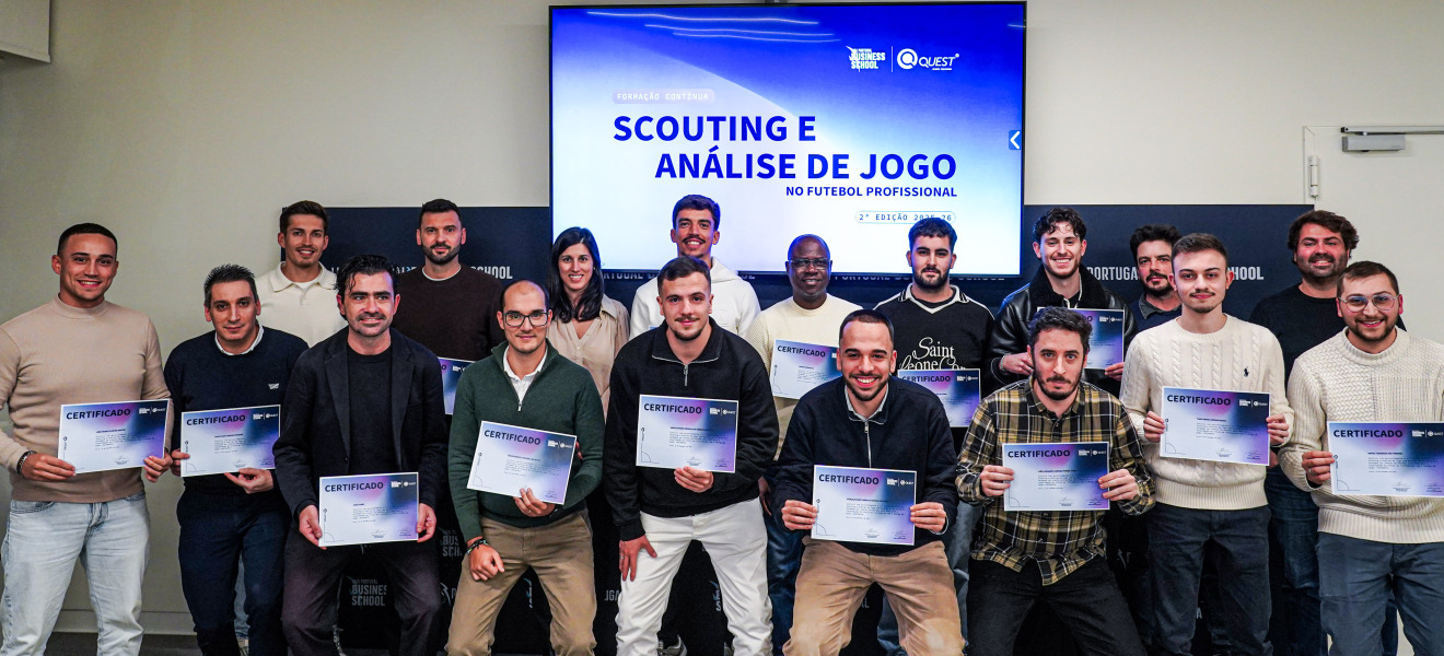 Certificados entregues aos alunos do Curso de Scouting e Análise de Jogo no Futebol Profissional