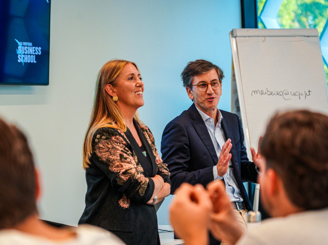 Alexandrina Cruz e Pedro Coelho Lima na primeira aula da Pós-Graduação em Organização e Gestão no Futebol Profissional