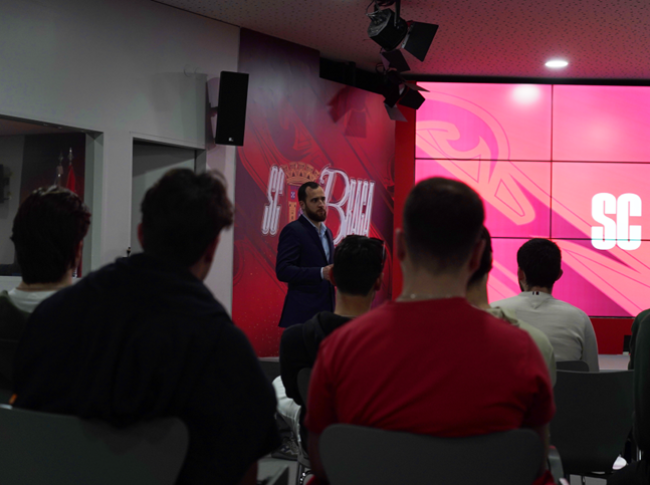 Alunos de Gestão no Futebol Profissional visitaram Estádio Municipal de Braga