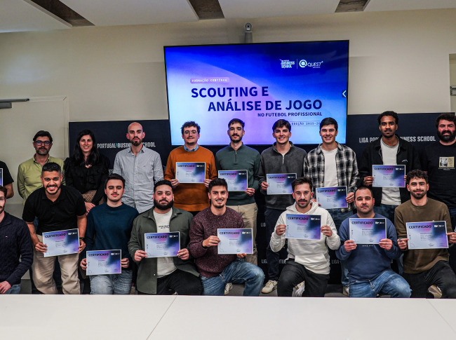 Certificados entregues aos alunos do Curso de Scouting e Análise de Jogo no Futebol Profissional