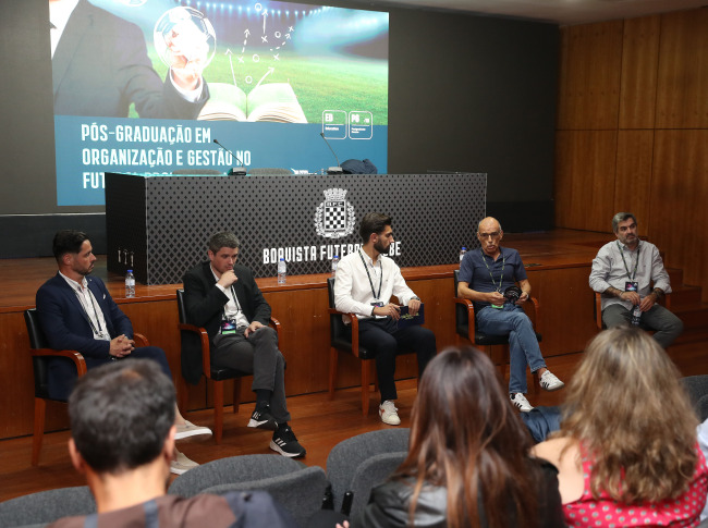 Formação em discussão à margem do LP Youth