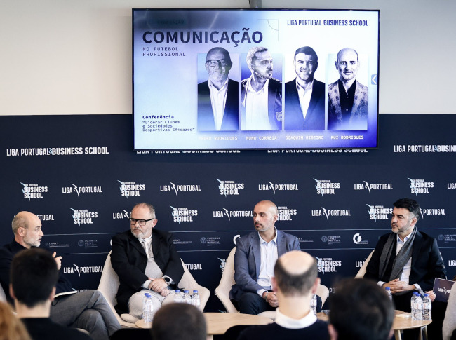 “O Futebol é completamente distinto do meio empresarial, porque temos de gerir as emoções”