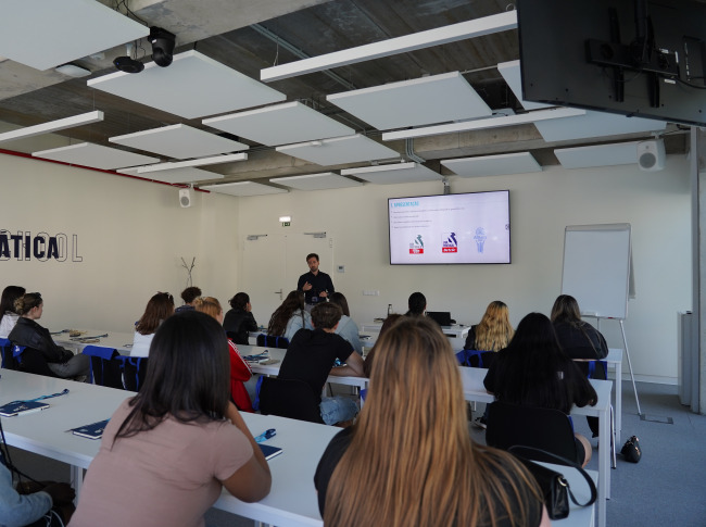 Alunos da Escola Profissional Profitecla aprimoram conhecimento sobre o Futebol Profissional