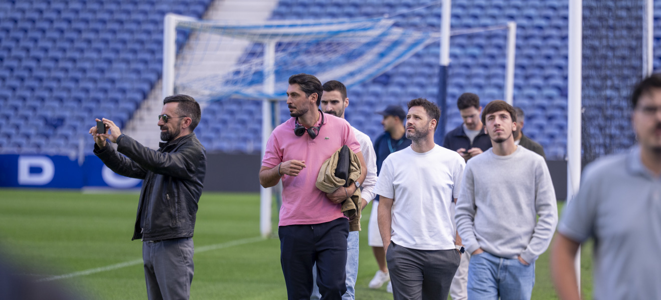 Turma de Scouting e Análise de Jogo no Futebol em visita prática ao Estádio do Dragão