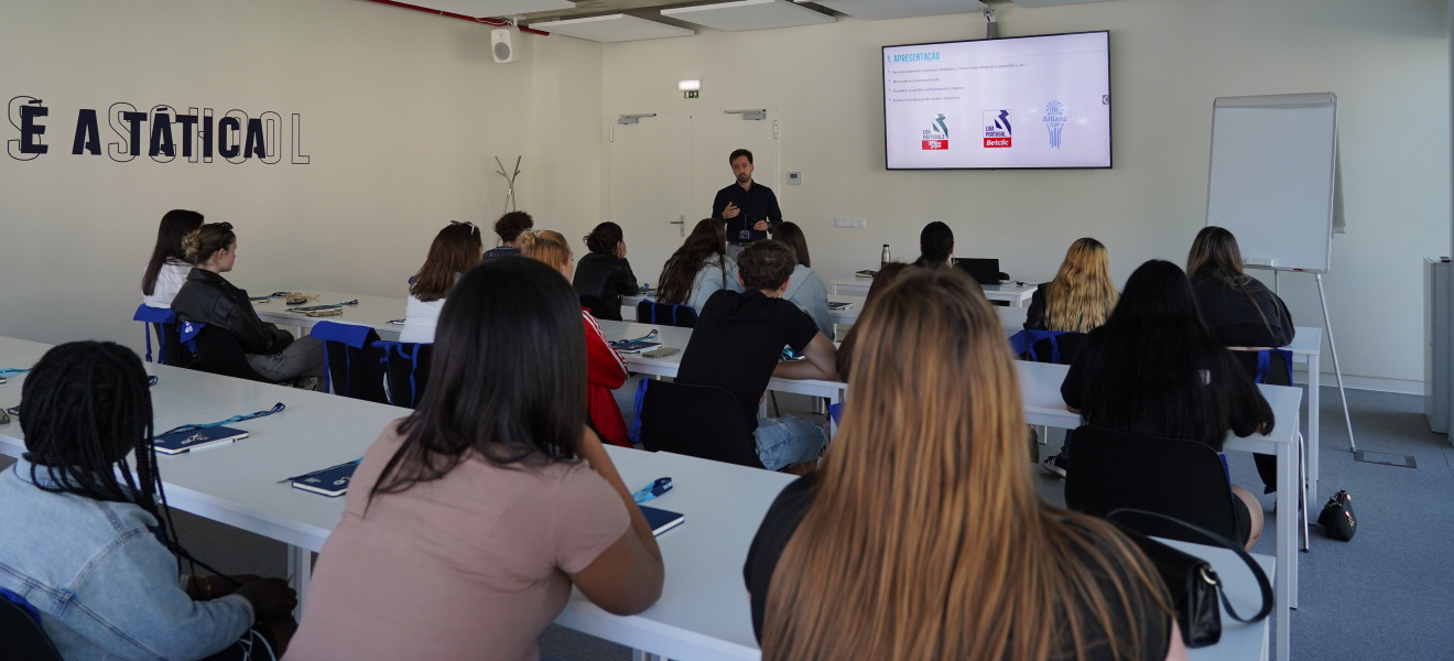 Alunos da Escola Profissional Profitecla aprimoram conhecimento sobre o Futebol Profissional